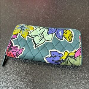 Vera Bradley Falling Flowers Georgia print wallet